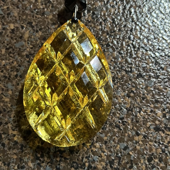 Beautiful Glass Etched Pineapple Shaped Crystal Prism Sun Catcher - Picture 2 of 2